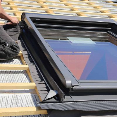 Installation and assembly of new roof windows as part of a roof covering